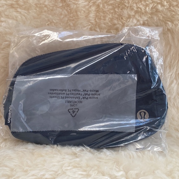 NWT True Navy -lululemon everywhere belt bag Navy Blue with Tags - Picture 5 of 5